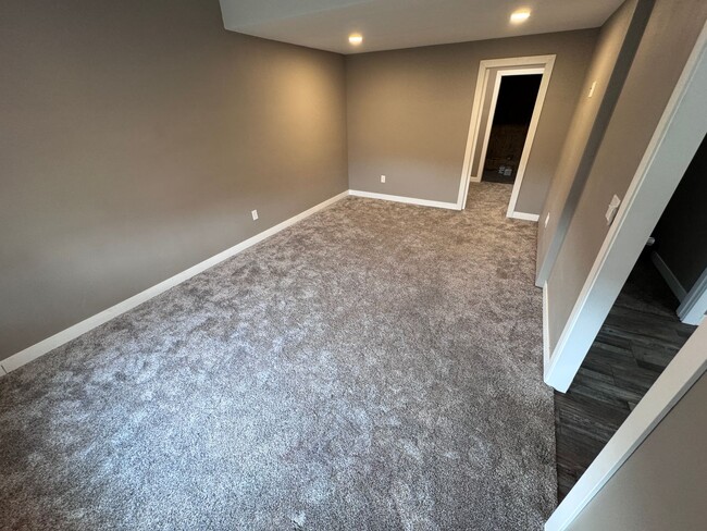 Building Photo - $2800 - 4 Bed 3 Bath Home in Westside Siou...