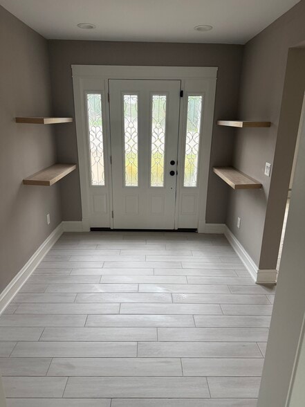 Building Photo - 704 Briarwood Ter