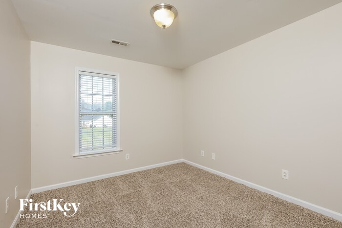 Building Photo - 114 Nicolet Ln