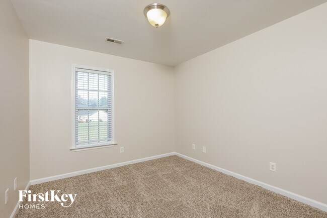 Building Photo - 114 Nicolet Ln