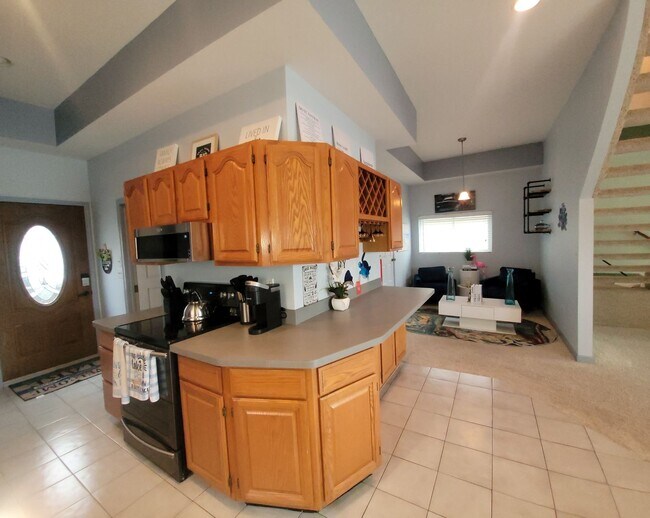 Building Photo - "Lakefront Living! Modern 3BR/2BA Home with Water Views & Private Dock