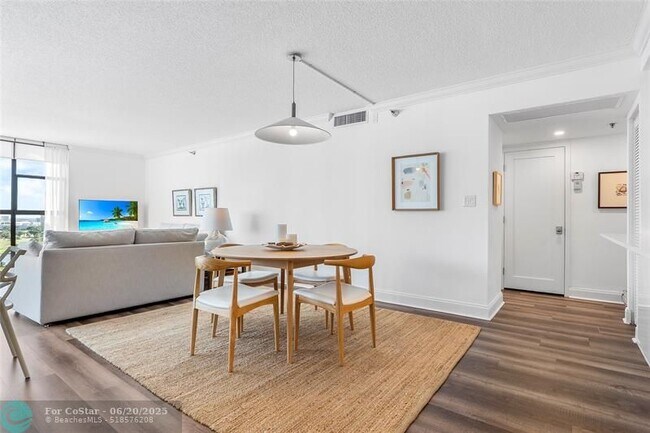 Building Photo - 20515 E Country Club Dr