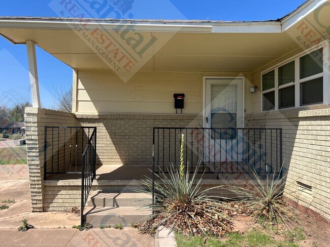 Building Photo - Cute Home Available!