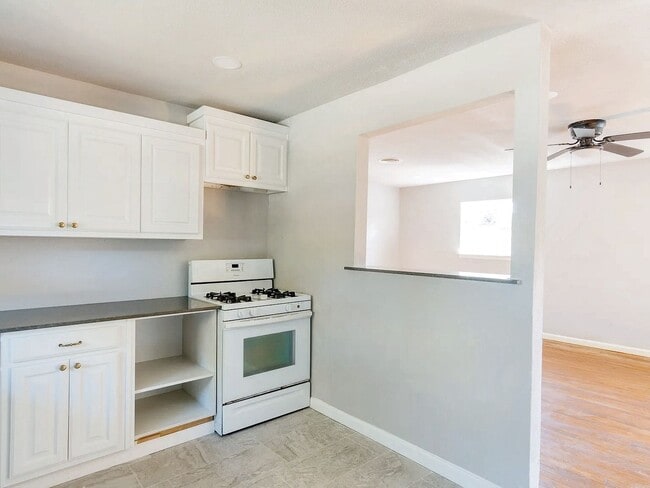 Building Photo - 4200 Kenwood Ct