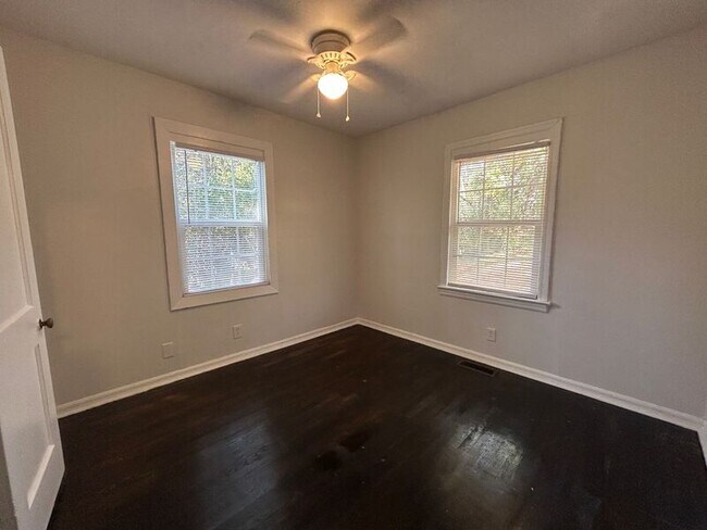 Building Photo - 2911 Circle Dr