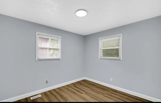 Building Photo - 3106 N Harding St