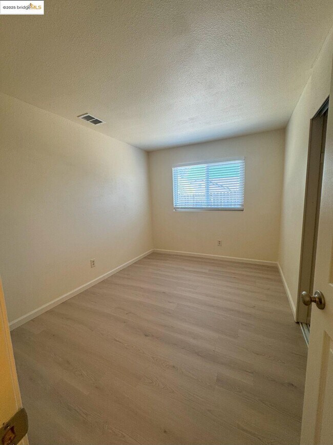 Building Photo - 3323 Blythe Dr