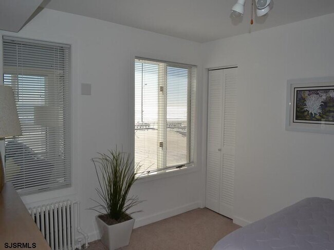 Building Photo - 110 S Richards Ave