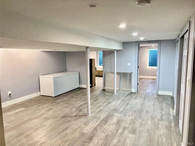 Building Photo - 22 Olive St