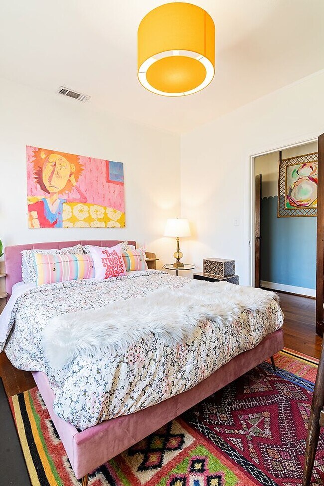 Building Photo - Bull St Bungalow