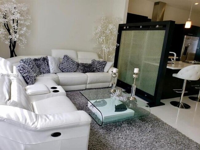 Building Photo - 6660 NW 105th Ct