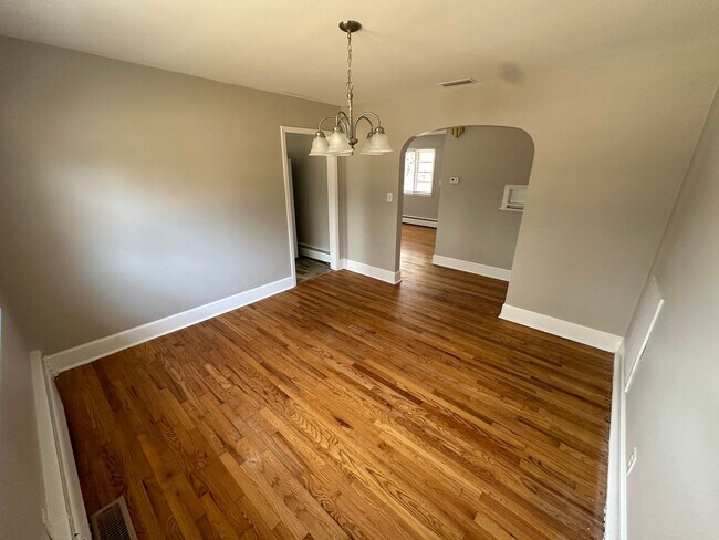 Building Photo - Charming 3BR Home Near Duke Regional
