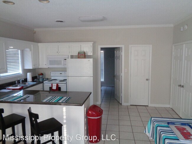 Building Photo - 3 br, 3 bath House - 1602 Jackson Avenue W...