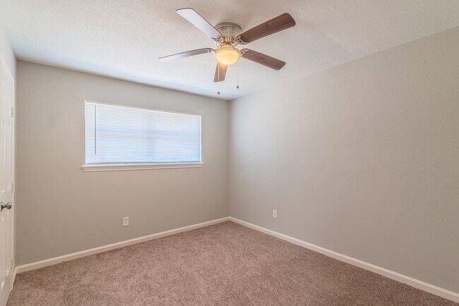 Building Photo - 9407 Irby St