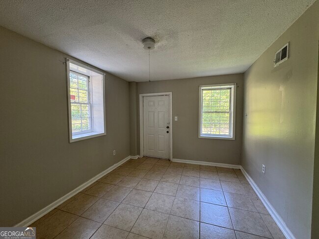 Building Photo - 1580 Childress Dr SW