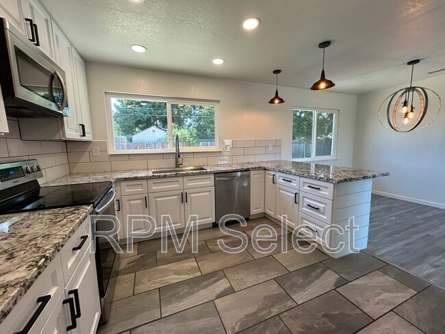 Building Photo - 2367 Pinturo Way