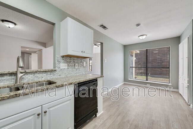 Building Photo - 1812 Medina Dr