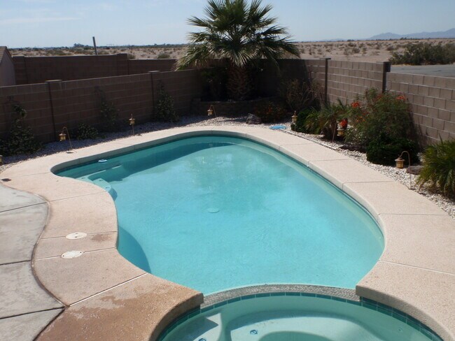 Building Photo - MESA DEL SOL POOL HOME