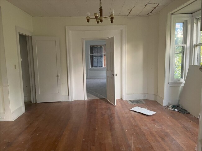 Building Photo - 7 Crandall St