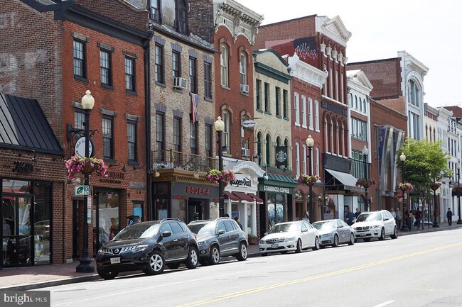 Building Photo - Georgetown East Village gem with PARKING