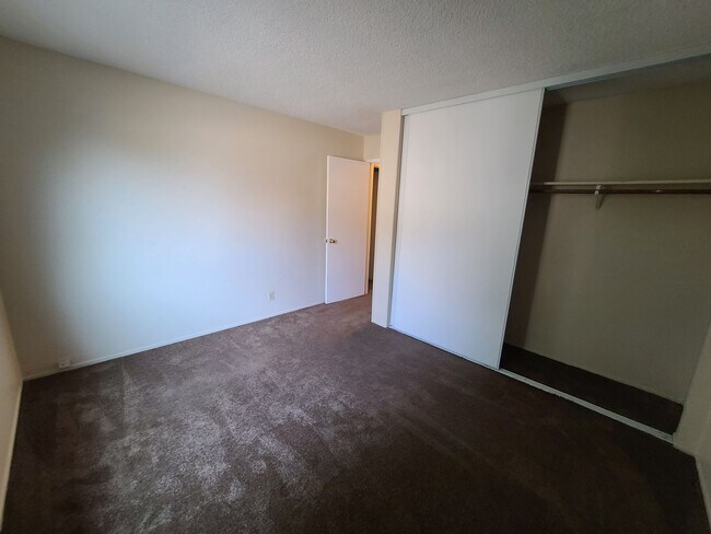 Building Photo - Utilities Included! Hayward 2-Bedroom with...
