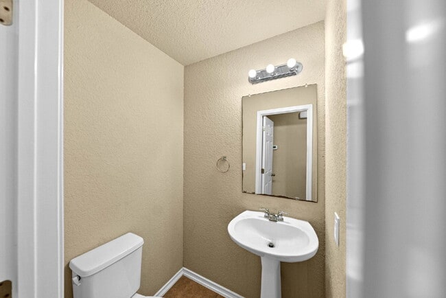 Building Photo - 1 Month Free Rent with an 18 Month Lease!!!
