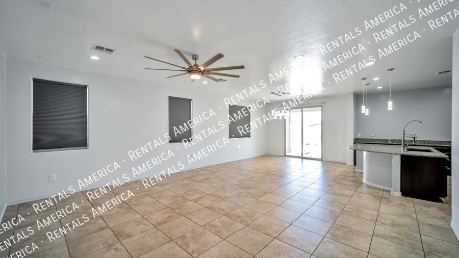 Building Photo - 319 E Desert Haven Pl