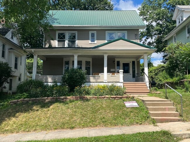Primary Photo - Large Four Bedroom Home