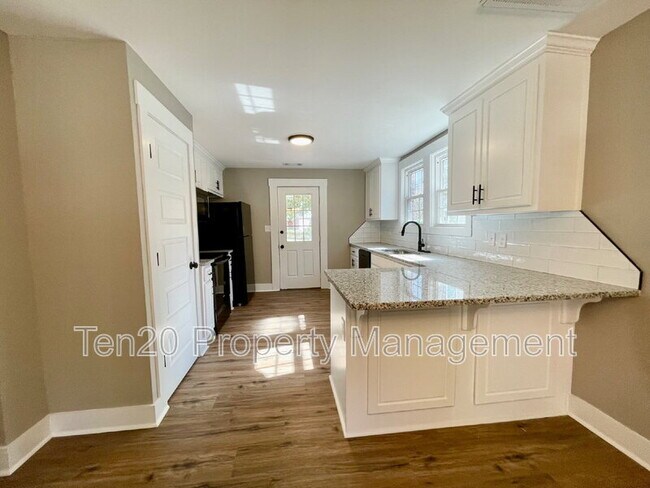 Building Photo - 1720 19th Ave