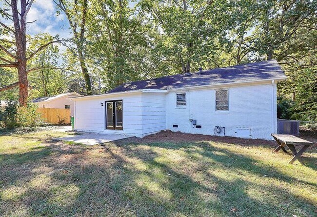 Building Photo - 3BD/2BA Ranch Home in Windsor Park!