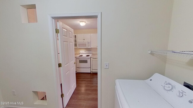 Building Photo - 4158 Breezewood Dr