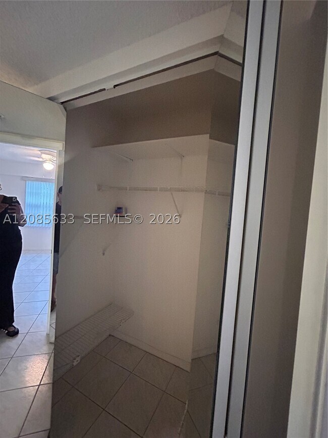 Building Photo - 1351 SW 125th Ave