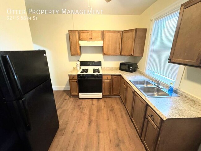 Building Photo - 3BR/1BA West Philly Home with Spacious Pat...