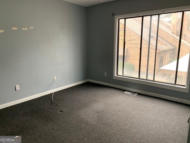 Building Photo - 95 Willowick Dr