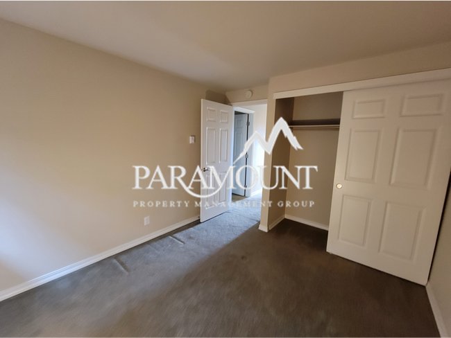 Building Photo - 2 Bedroom Condo !!!!!