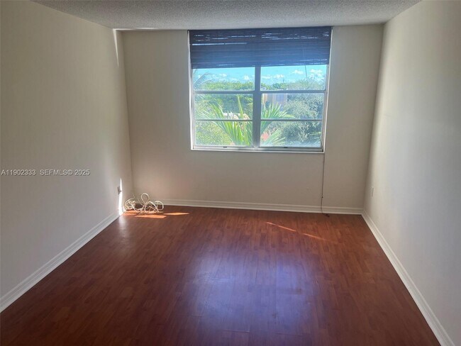 Building Photo - 13120 SW 92nd Ave