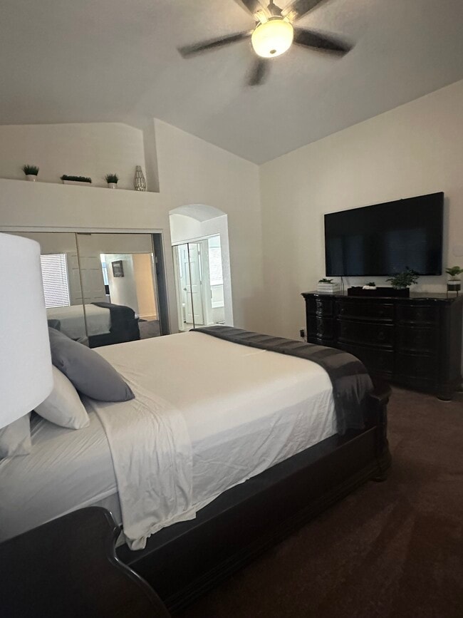 Building Photo - 10938 W Poinsettia Dr