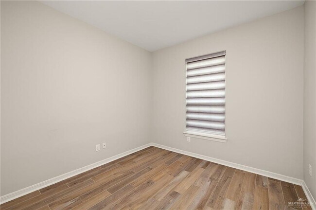 Building Photo - 1403 E Sonador Dr S