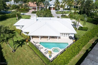 Building Photo - 420 Palm Cir E