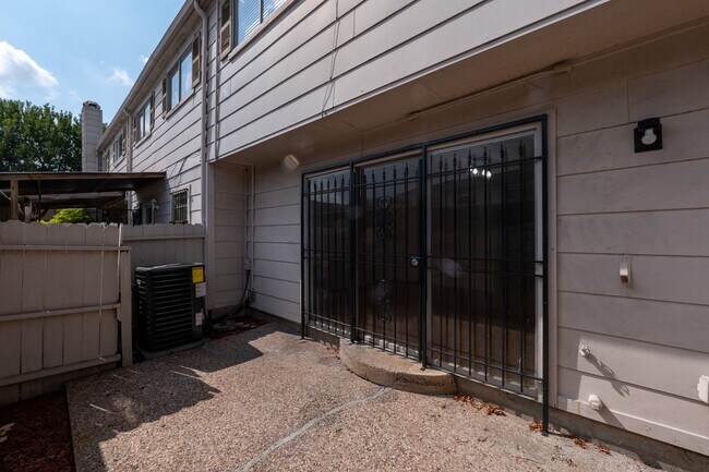 Building Photo - 8486 Ariel St