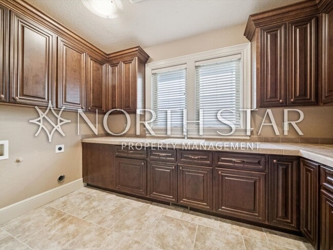 Building Photo - Sun-Filled 5-Bedroom Retreat Near Parks & River