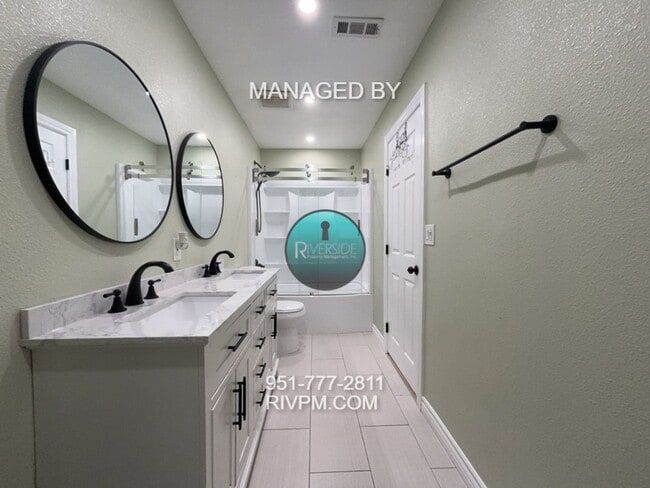 Building Photo - FOR RENT: BEAUTIFULLY RENOVATED 2 BEDROOM ...