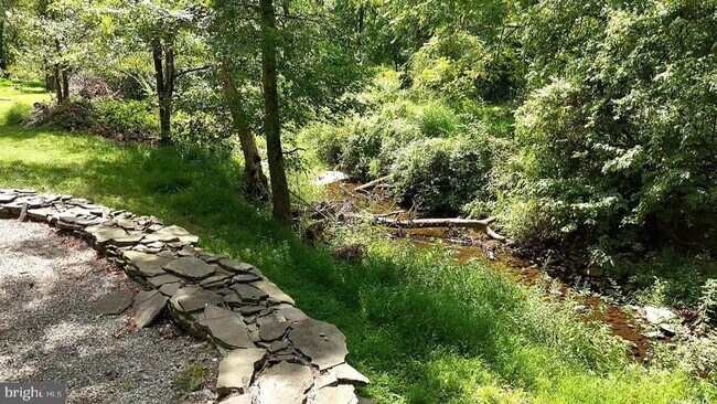 Building Photo - 269 Raymond Rd