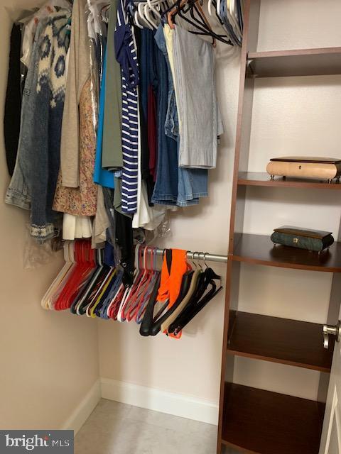 Building Photo - 24900 Fox Run Ln