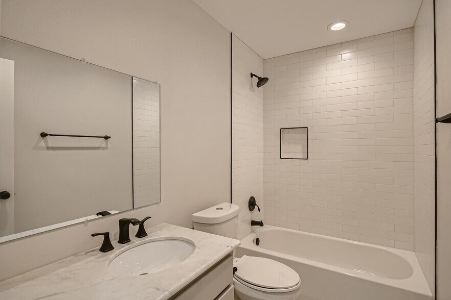 Building Photo - Charming Prestonwood home with peaceful backyard oasis