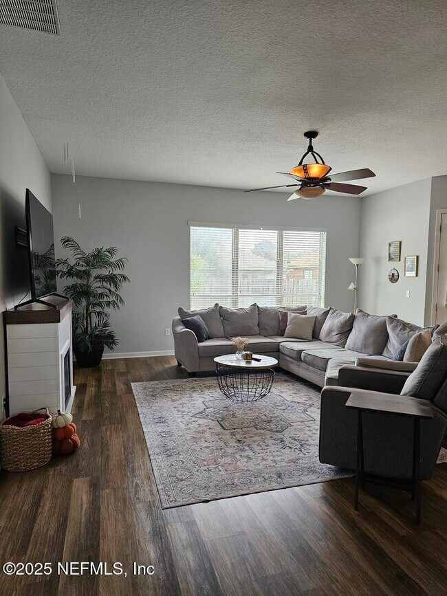 Building Photo - 3728 Southbank Cir