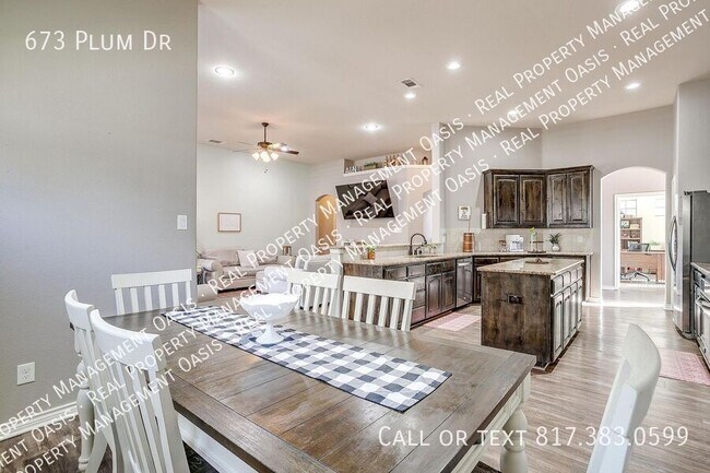 Building Photo - 673 Plum Dr