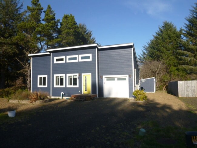 Building Photo - 2 bedroom close to the beach