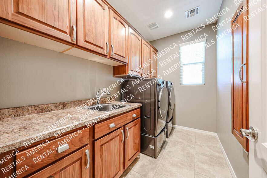 Building Photo - 20658 E Raven Dr