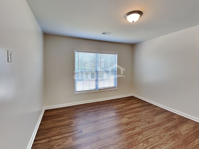 Building Photo - 7014 Roselake Cir